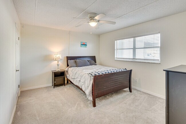 Building Photo - 1926 Ocean Shore Blvd