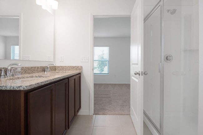 Building Photo - Modern Comfort Meets Convenience