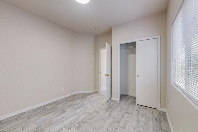 Building Photo - 5419 Saturnia Rd NW