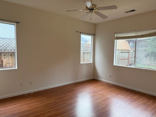 Building Photo - 2505 Shell Ct