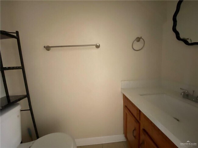 Building Photo - 10-25 1/2 N 25 1/2 St