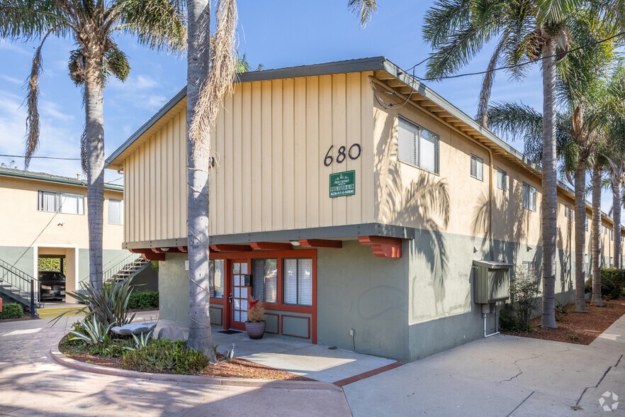 Building Photo - 680 Evergreen Lane