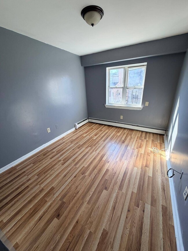 Building Photo - 392 Montauk Ave.