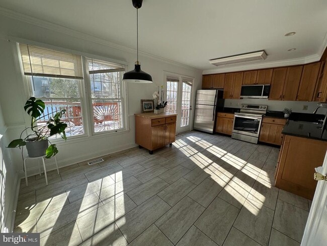 Building Photo - 4713 Columbia Rd