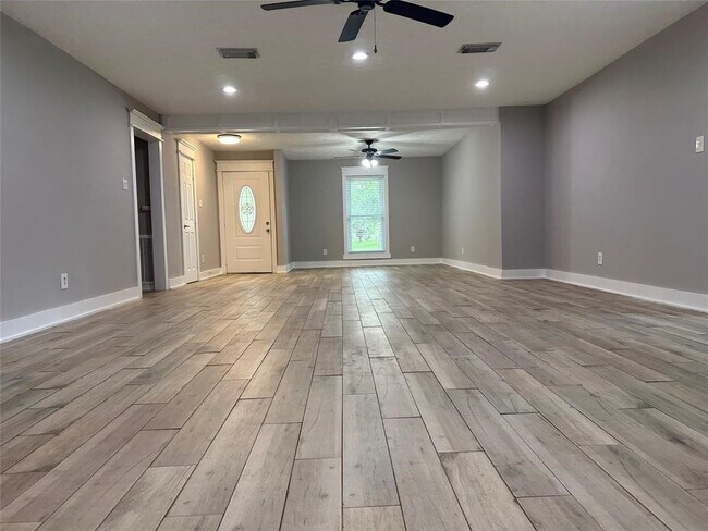 Building Photo - 228 Oak Manor Dr