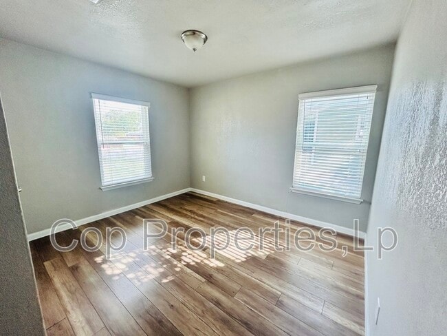 Building Photo - 614 El Monte Blvd