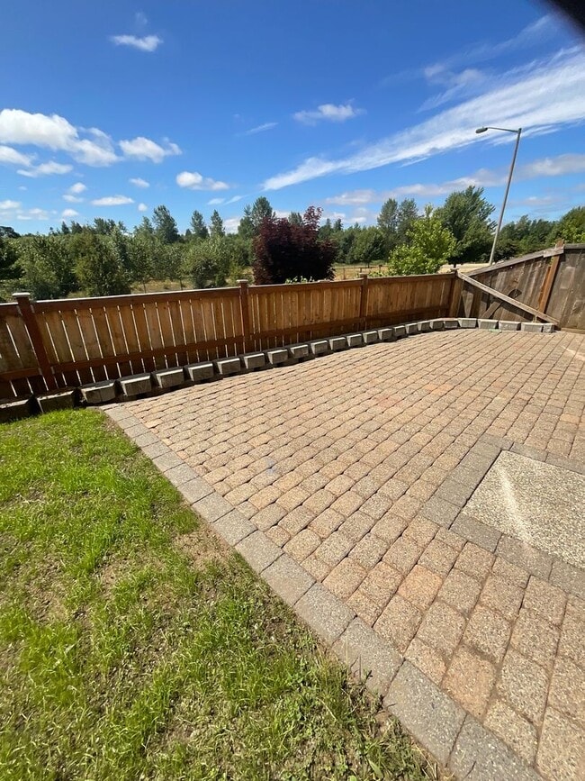 Building Photo - Charming 3-Bedroom Home for Rent