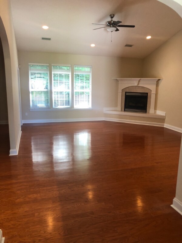 Building Photo - 5604 Warrendale Ct S