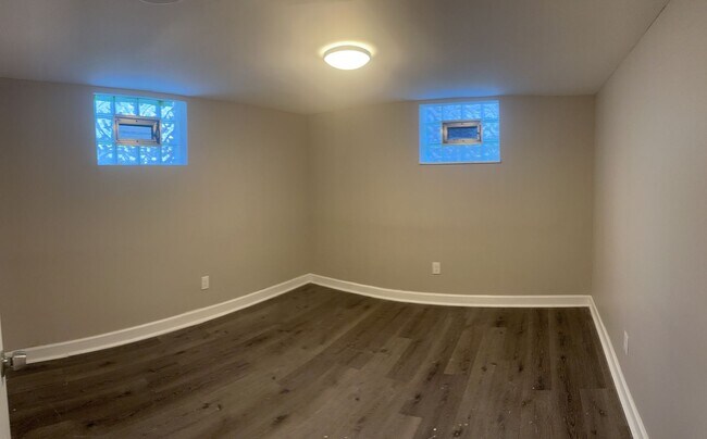 Building Photo - Rehabbed Spacious 3 BR/2.5 BAHouse - Northwoods