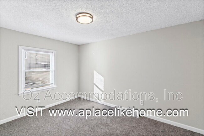 Building Photo - 2936 Stewart Ave