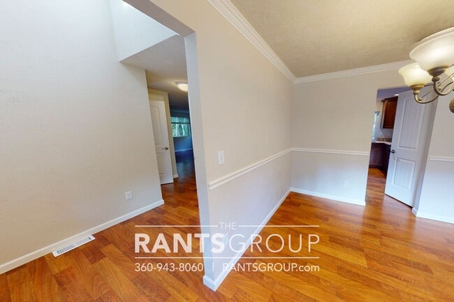 Building Photo - 4-bedroom, 2-bathroom Home with Green Belt in A Prime Location!
