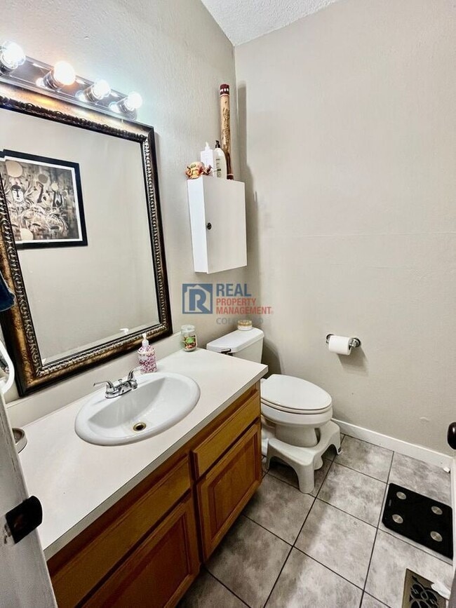 Building Photo - 1133 S Newland Pl