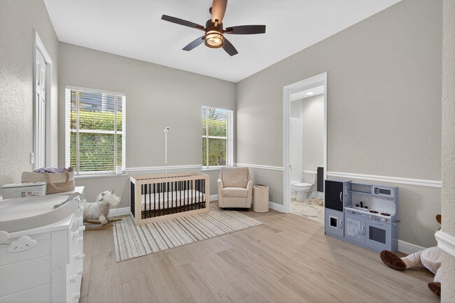 Building Photo - 6778 Oakmont Way