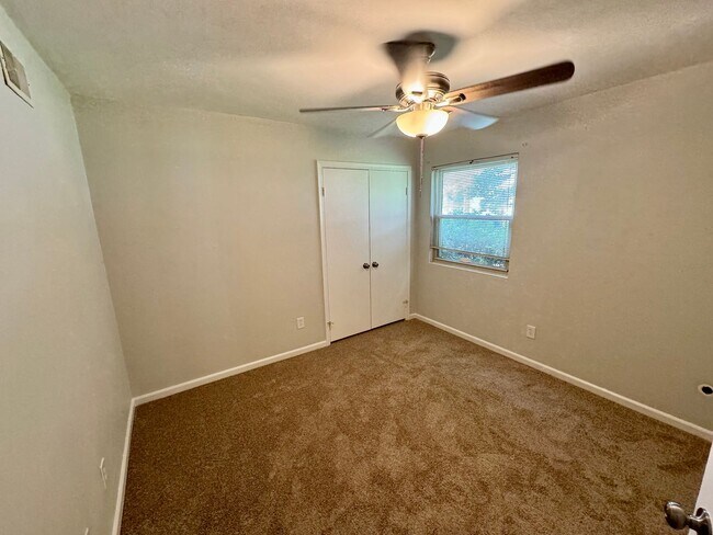 Building Photo - Newly Painted 4BR/2BA house in Pembroke Me...