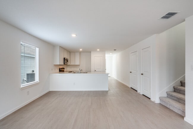Building Photo - 3335 Gingham Pt