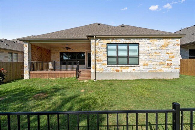 Building Photo - 904 Naranjo Dr