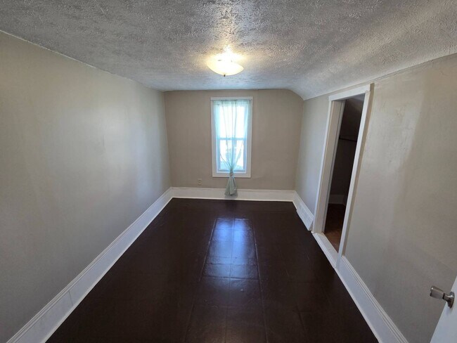 Building Photo - 3027 Fortune Ave