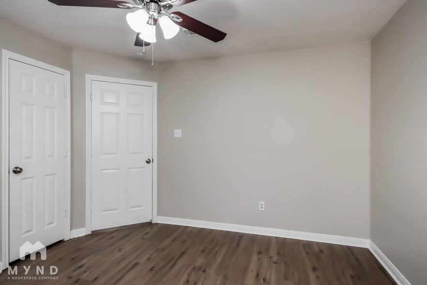 Building Photo - 598 Orangewood Dr
