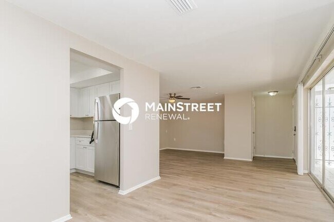 Building Photo - 3 Bedroom Pet-Friendly Home in New Port Ri...