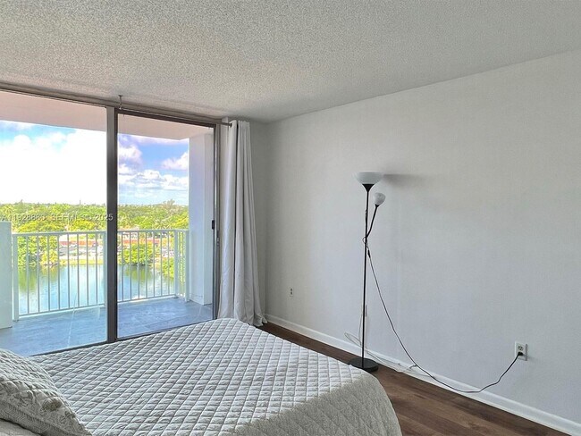 Building Photo - 1300 NE Miami Gardens Dr