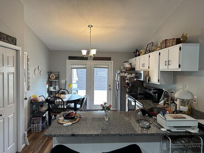 Building Photo - 303 St John Rd