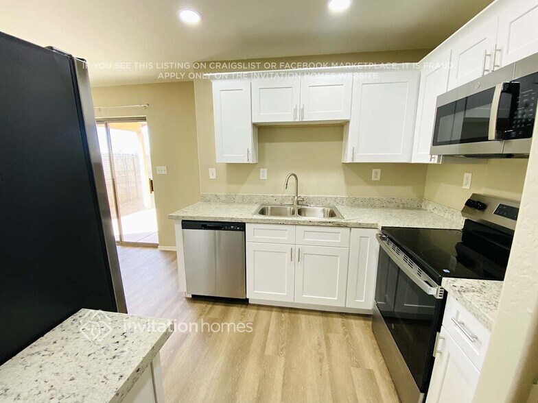 Building Photo - 250 Dakota St