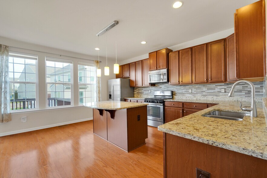 Building Photo - 6 Lamplighter Ln