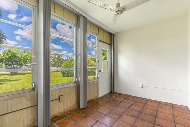 Building Photo - 7877 Golf Cir Dr