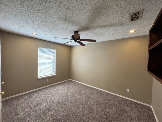 Building Photo - House Located On Cul-De-Sac & One Block Fr...