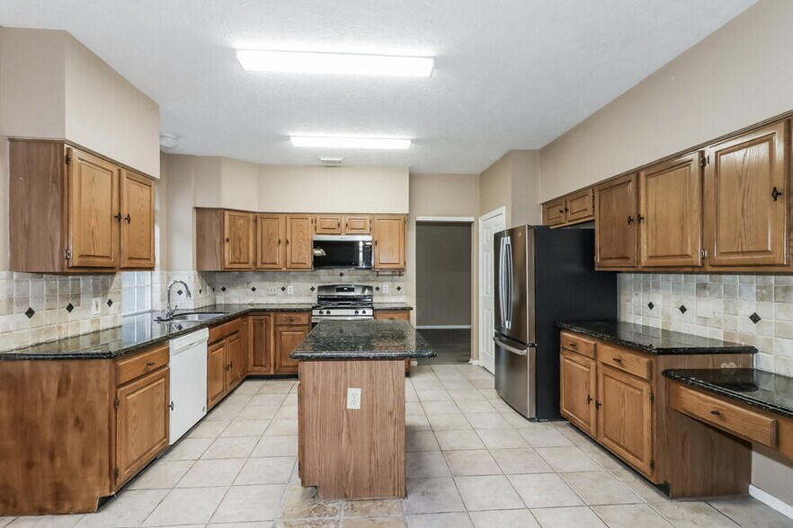 Building Photo - 11423 Willow Field Dr