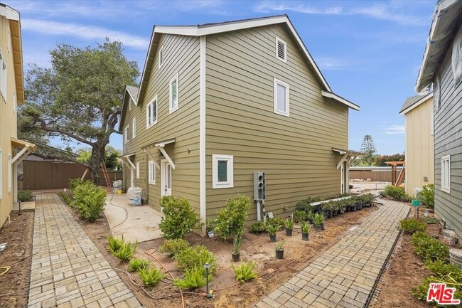 Building Photo - 1317 Punta Gorda St