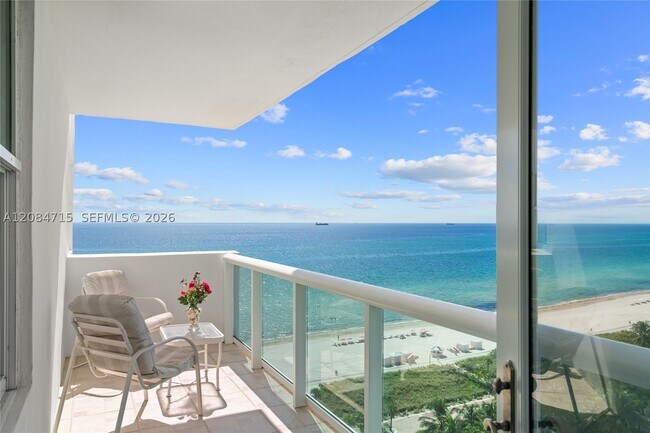 Building Photo - 5001 Collins Ave