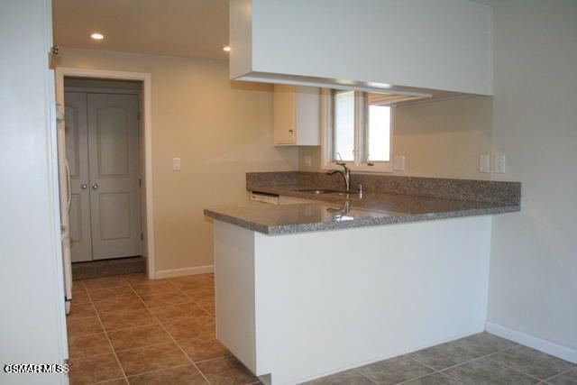 Building Photo - 77 Fallbrook Ave