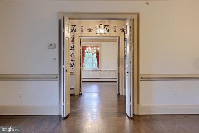 Building Photo - 226 E Caracas Ave