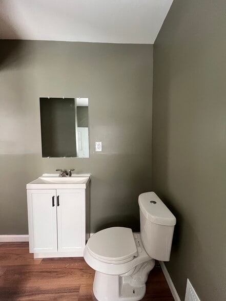 Building Photo - 2518 Hermansau St