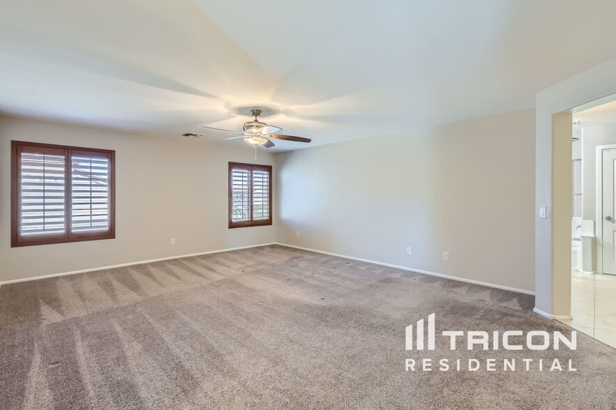 Building Photo - 40781 W Robbins Dr