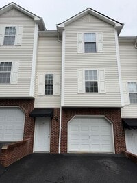 Building Photo - Spacious 2-Bedroom Townhouse with Garage