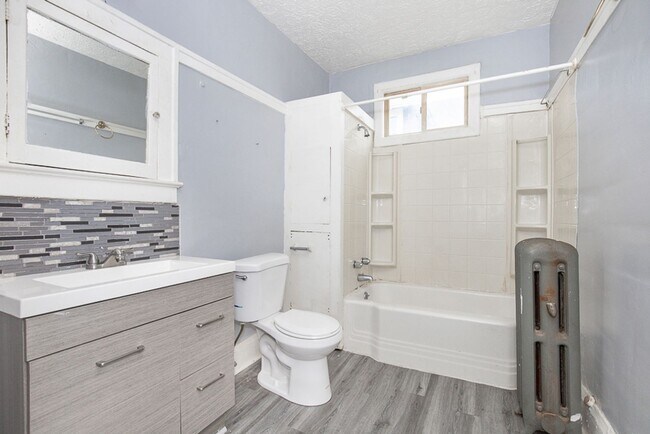 Building Photo - 2827 Avondale Ave