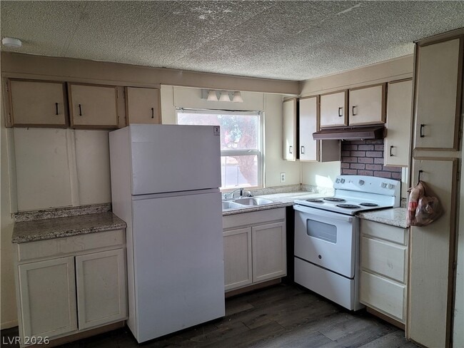 Building Photo - 1121 Pawnee Ln