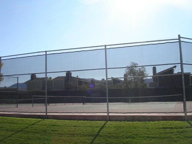 Building Photo - 2 Bedroom Condo for Rent in Canyon Country!