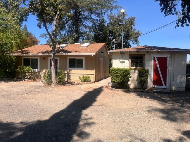 Building Photo - Great 1 bedroom 1 bathroom cottage on wooded lot in Citrus Heights