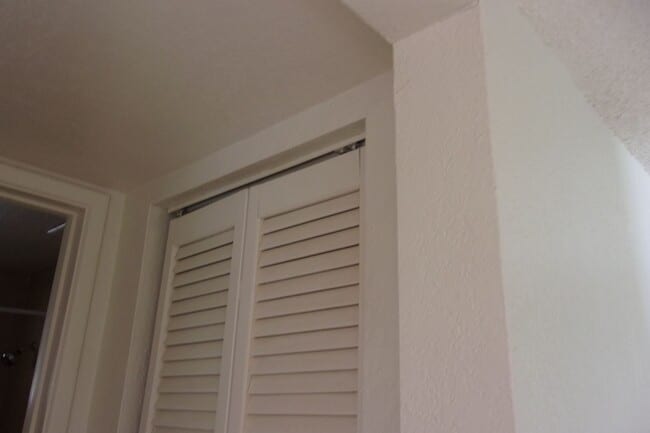 Building Photo - Great views on one acre.