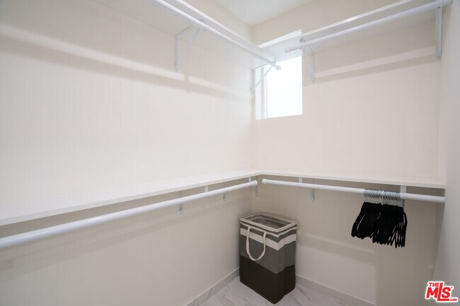 Building Photo - 8704 Dorrington Ave
