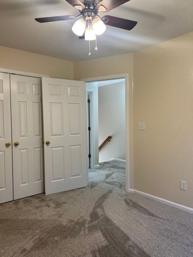 Building Photo - 408 Snow St