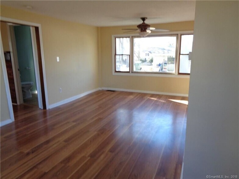 Building Photo - 454 Middle Tpke E