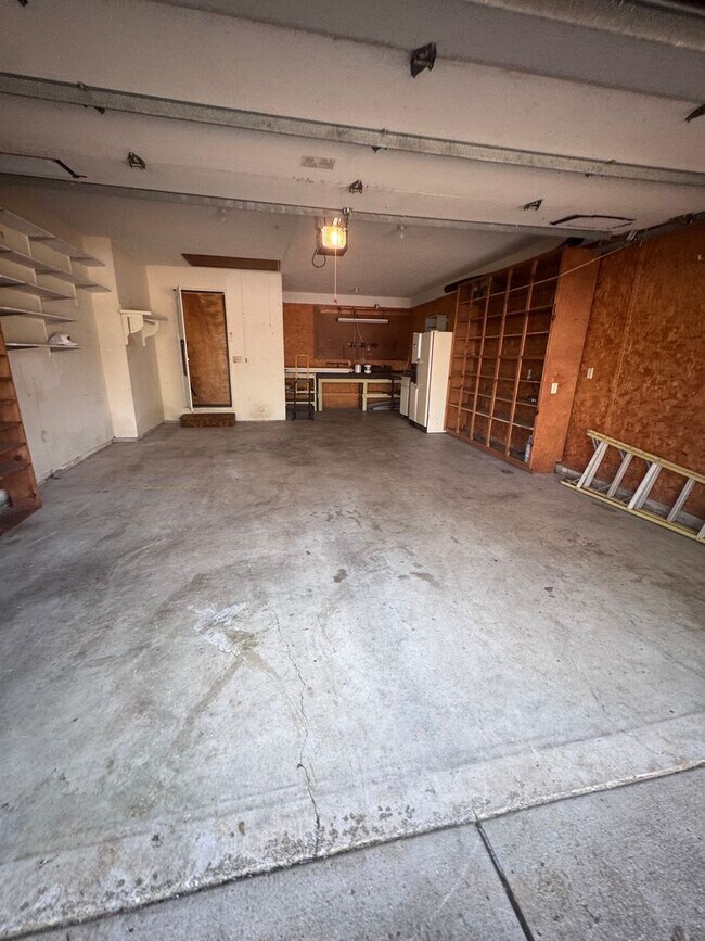 Building Photo - Spacious Home with large parklike yard