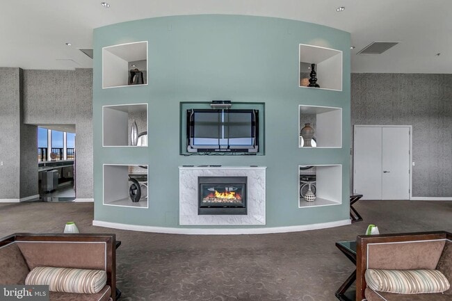 Building Photo - 5750 Bou Ave