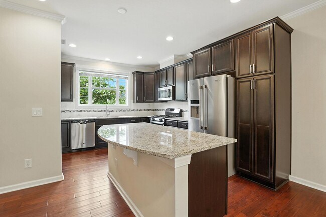 Building Photo - ABSOLUTELY GEORGOUS 2 STORY TOWNHOUSE IN CARY