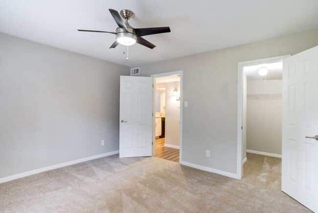 Building Photo - 2825 Bellefontaine