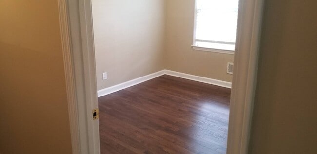 Building Photo - 1620 Riverside Dr